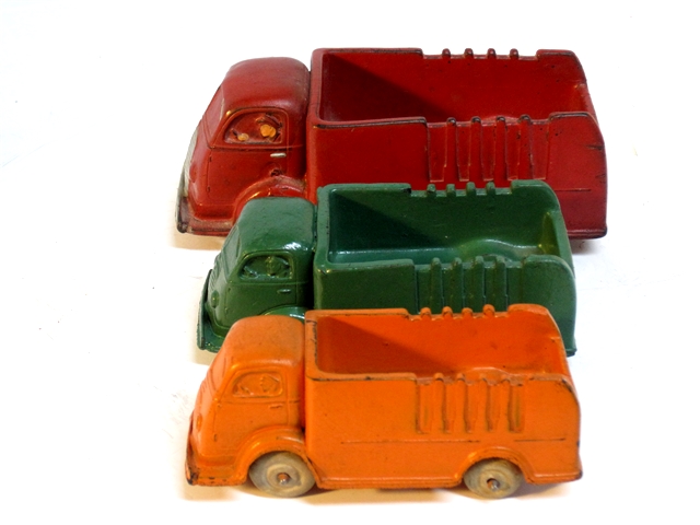 This is a side view of the tree square fronts above that shows more clearly the different sizes. The large is clearly the biggest, but the medium and small trucks are closer in size to one another.